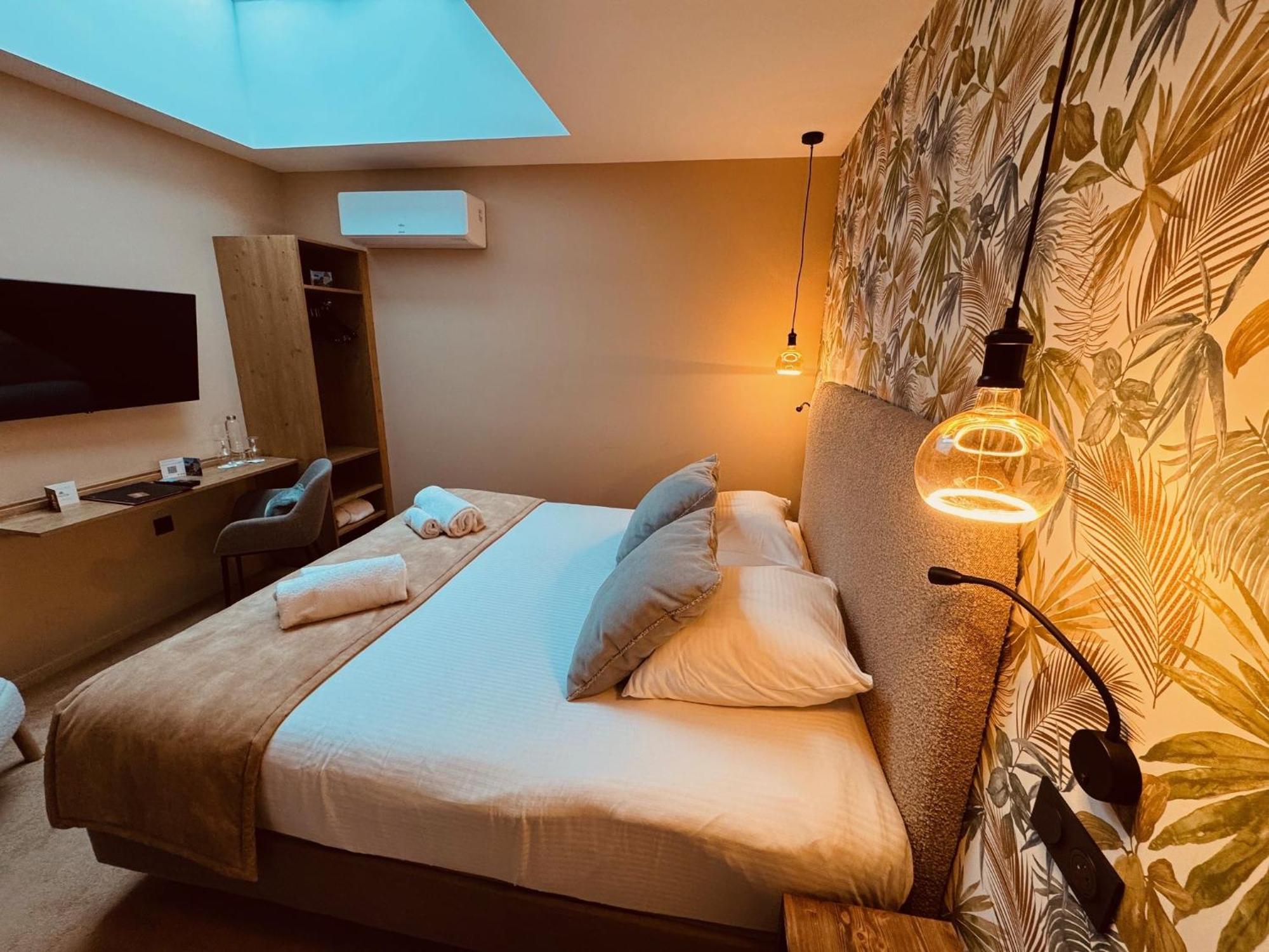 Domaine De Suzel Hotel Vignieu Екстериор снимка